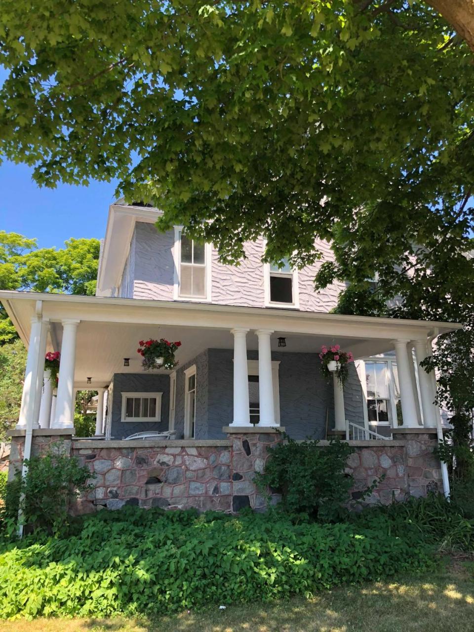 Charlevoix House Bed & Breakfast Exterior photo